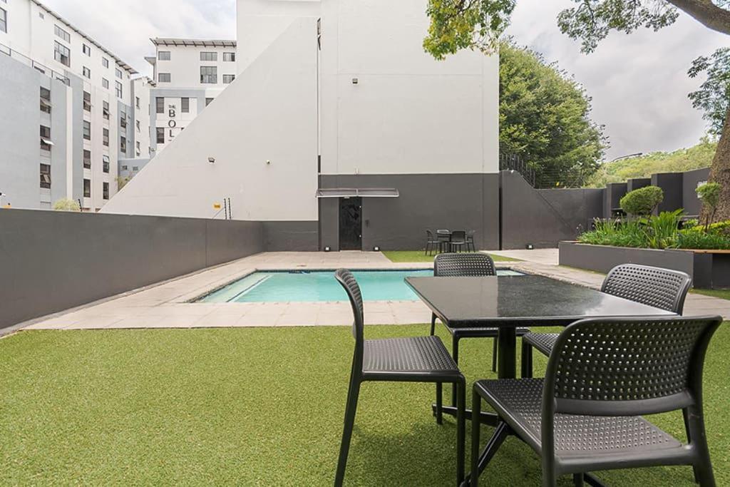Urban Oasis Apartments At The Bolton Johannesburg Exterior foto